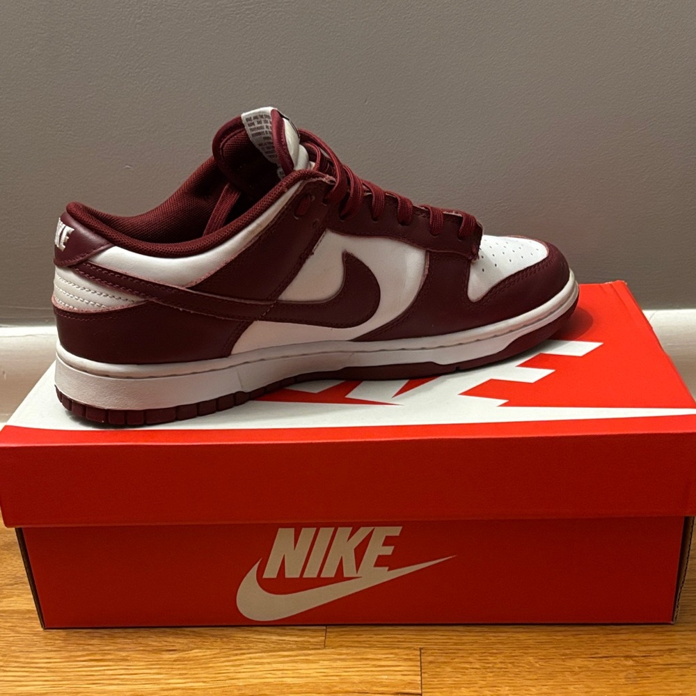 Nike Men's Burgundy Dunks Size 9 - Picture 2 of 4